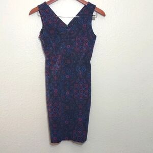 USED BANANA REPUBLIC SIZE 0 PRINT DRESS HAS HOLE IN CENTER AS SEEN IN PHOTOS